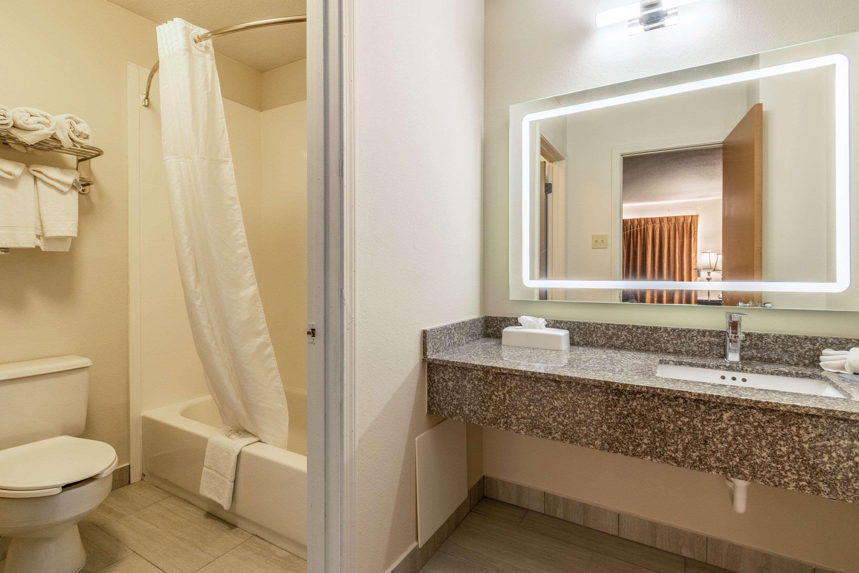 Quality Inn Блумсберг Экстерьер фото