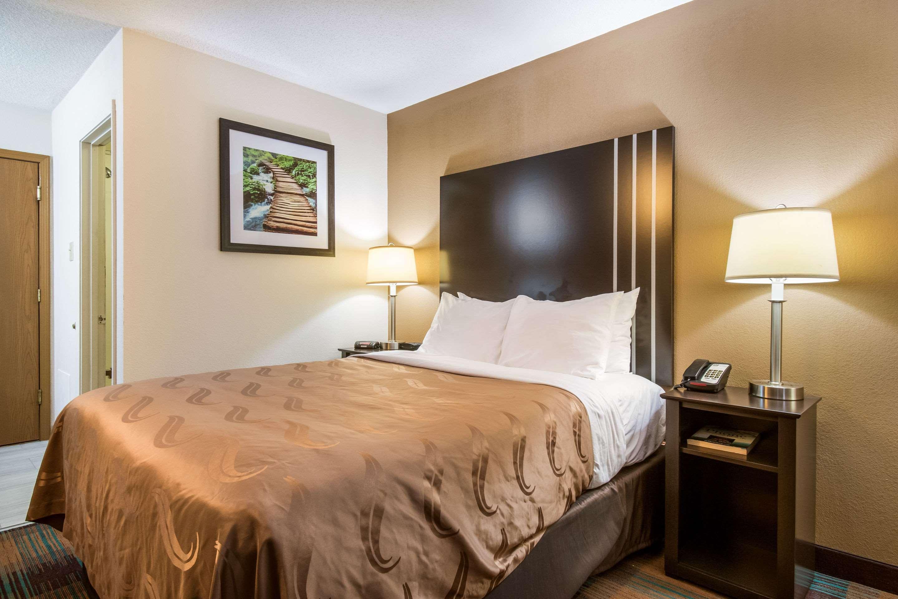 Quality Inn Блумсберг Экстерьер фото