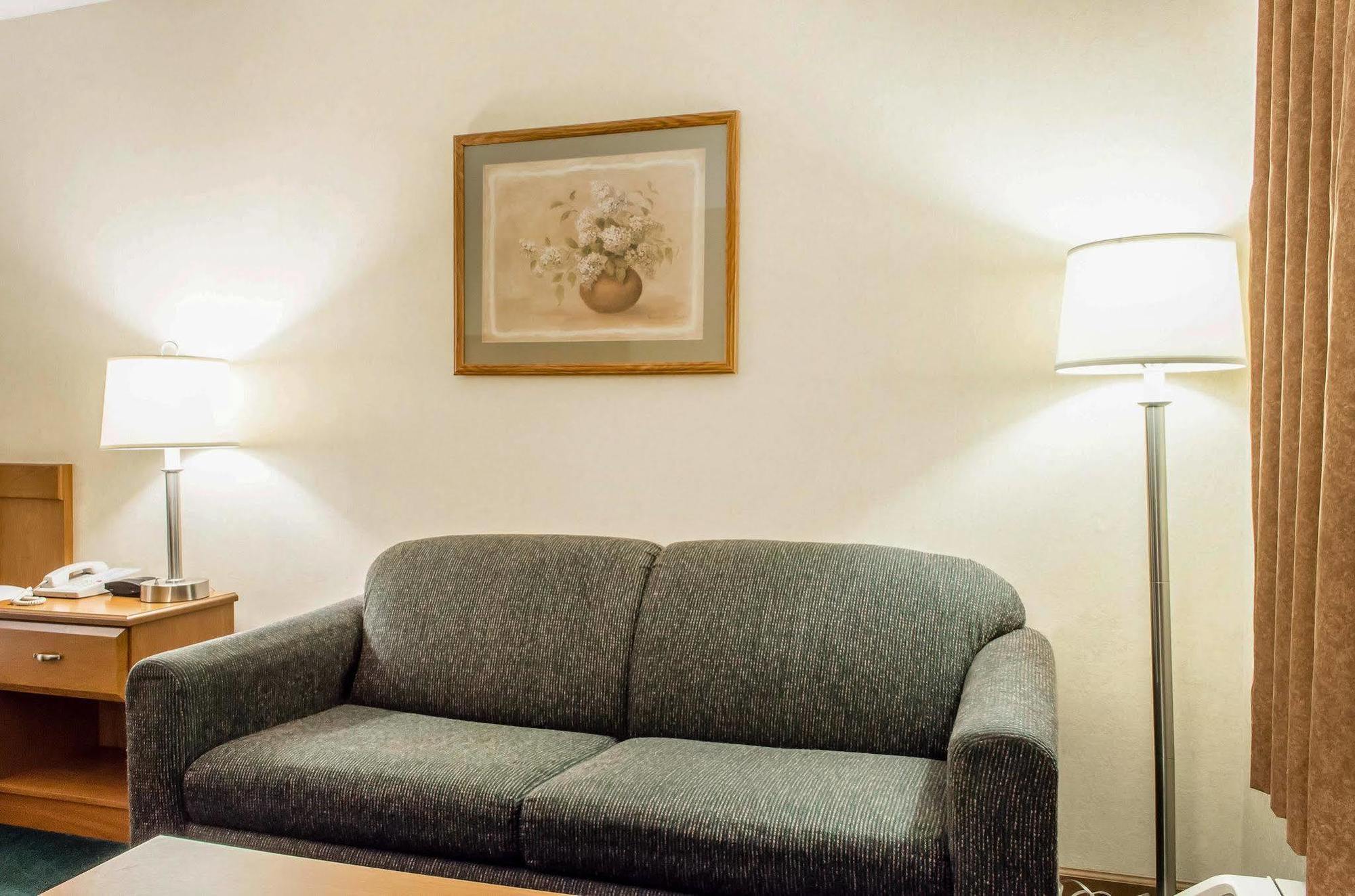 Quality Inn Блумсберг Экстерьер фото